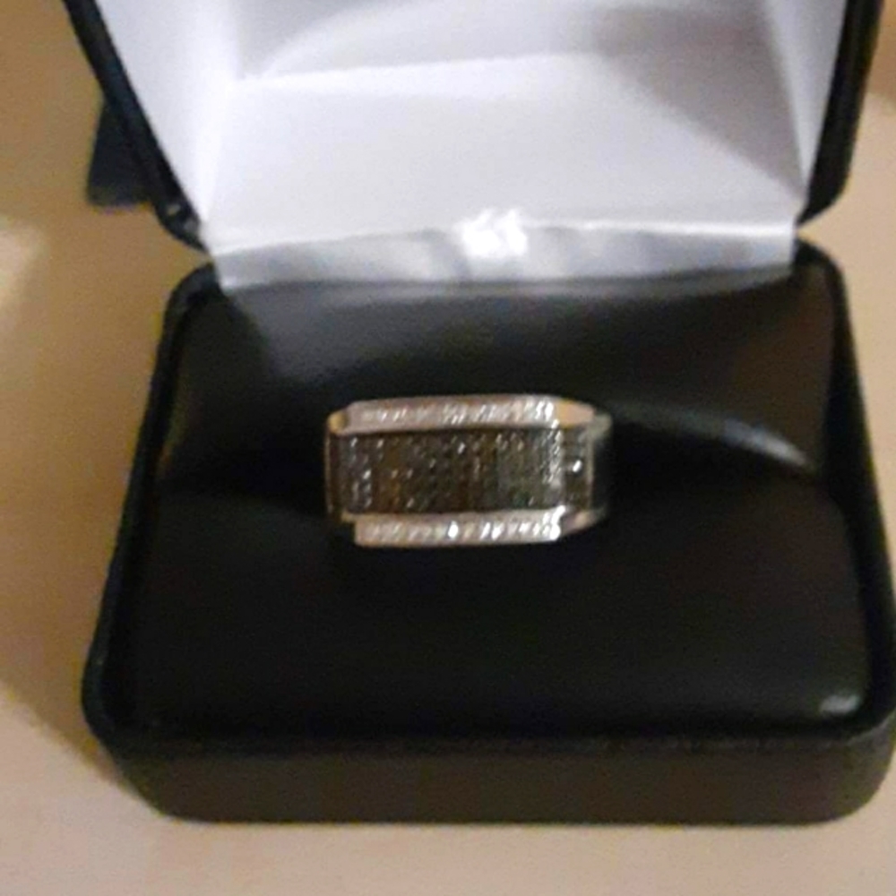 .42 tcw Black and white natural diamonds